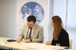 Dr. Iyad Durmus & Baran Bettag bei der Unterzeichnung der Klinikpartnerschaften